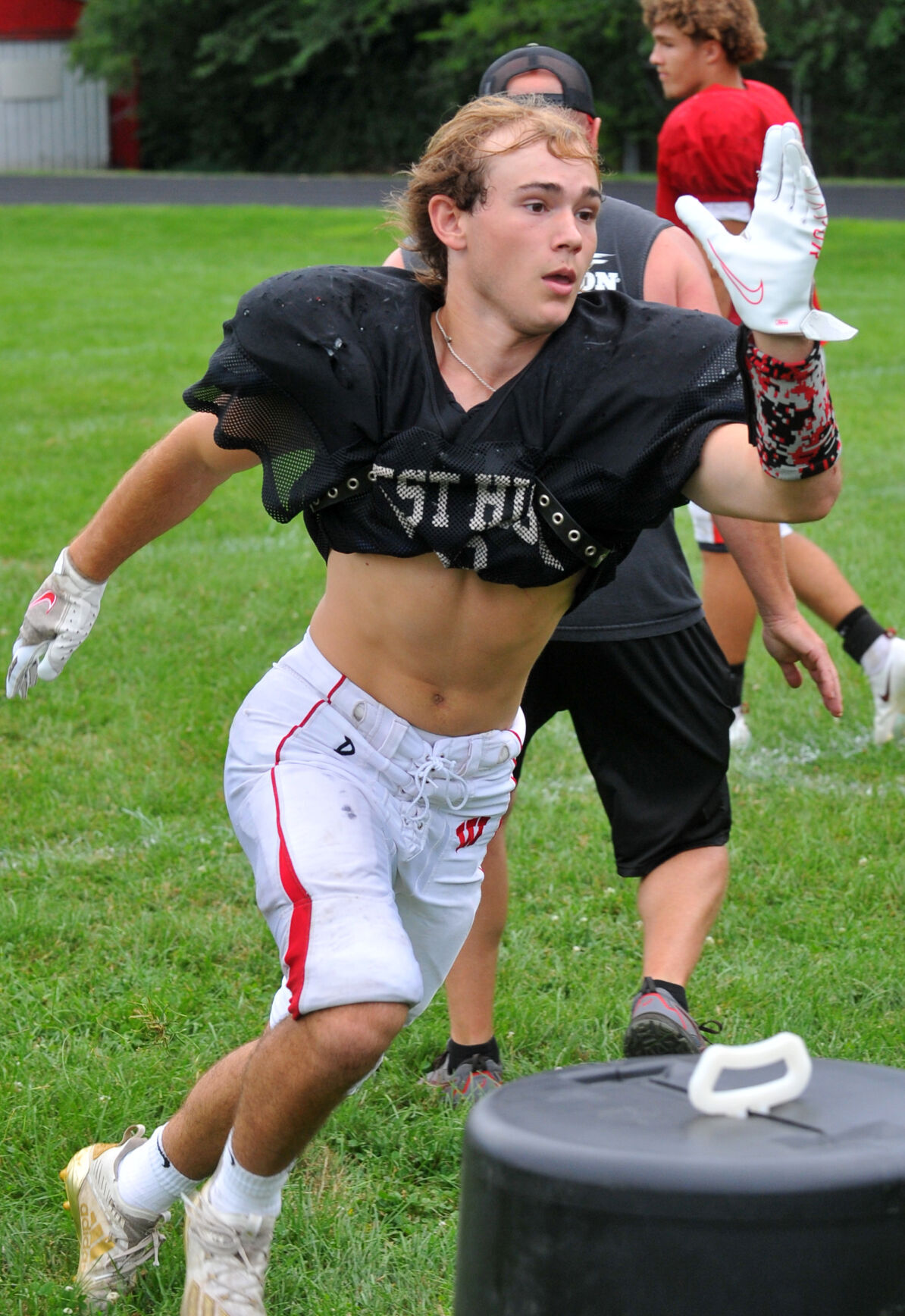 081522-qc-spt-west fb practice-215